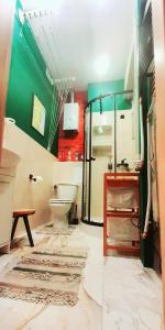 Et badeværelse på Przy Wyspie Słodowej