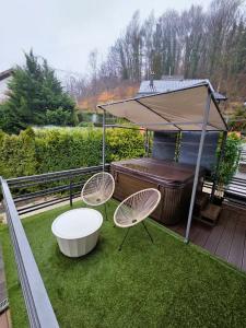 En have udenfor Sweet Spot Holiday home 700 m from Terme