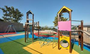 Sân chơi trẻ em tại Aminess Style Camping Atea Pitches