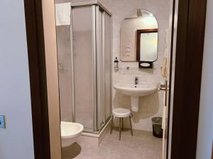 Koupelna v ubytování Hotel Varone Alberello + 39 fotografií