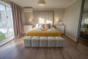 En eller flere senge i et værelse på The Firs