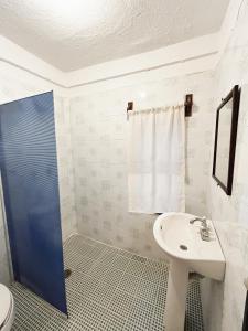 Phòng tắm tại Kaia Beach Hotel +17 ảnh