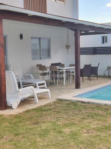 Hồ bơi trong/gần Villa Mar