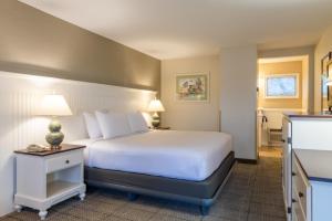 a hotel room with a bed and a bathroom at Anchorage by the Sea in Ogunquit