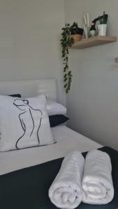 En eller flere senge i et værelse på The Islands on Capri