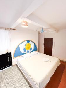 Giường trong phòng chung tại Kaia Beach Hotel