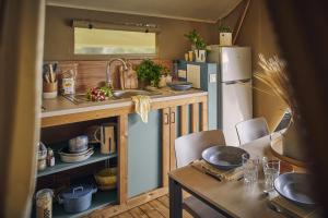 Køkken eller tekøkken på Camping Pré-Fixe