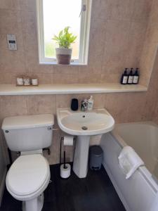 Koupelna v ubytování Your Twickenham Nest near the Stadium + 16 fotografií