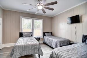 Postel nebo postele na pokoji v ubytování Great spot for large families or work crews