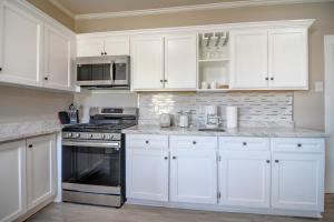 Kuchyň nebo kuchyňský kout v ubytování Great spot for large families or work crews + 27 fotografií