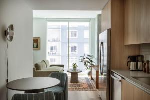 Η κουζίνα ή μικρή κουζίνα στο ROOST Rainey