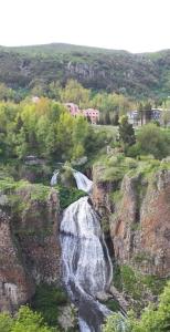 Fotografie z fotogalerie ubytování Джермук 3-комнатная квартира v destinaci Jermuk