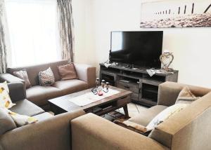 Et tv og/eller underholdning på Garden Cluster Home in Edenvale