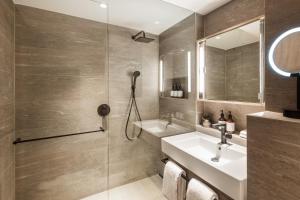 Et badeværelse på Kennedy 89 Unbound Collection Hyatt + 22 billeder