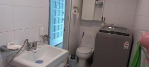 Et badeværelse på Ibb buchen 4f first room short term rental + 7 billeder