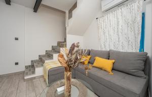 Khu vực ghế ngồi tại Luxurious Apartment In Biograd With Wifi +8 ảnh