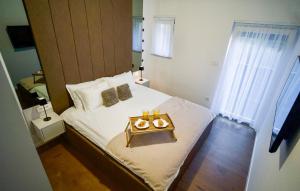 En eller flere senge i et værelse på Cozy Home In Varazdin Breg With Sauna