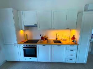 Køkken eller tekøkken på -La Bella Ameglia- Private Parking