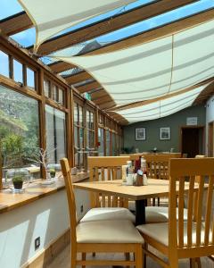 En restaurant eller et andet spisested på Ty Penbont