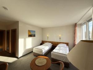 Postel nebo postele na pokoji v ubytování Hotel Stiftswingert