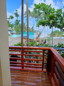 a balcony with a view of the beach at UHHA Inn in Locaroc