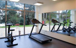 Fitnesscentret og/eller fitnessfaciliteterne på Gorgeous Apartment In Biograd With Sauna + 17 billeder