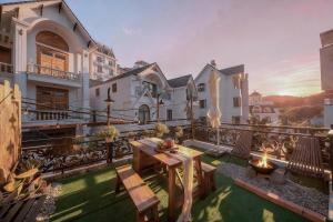 an exterior view of a mansion with a patio at Le'Mon in Da Lat