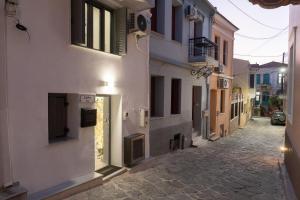an empty alley in a city with buildings at Oniro Living - Skra 10 in Mytilene