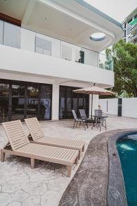 Swimmingpoolen hos eller tæt på Le Gallery Perling by Cactus Homestay