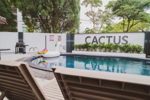 Swimmingpoolen hos eller tæt på Le Gallery Perling by Cactus Homestay