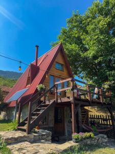 a log cabin with a red roof at Villa Alpi in Nižepole