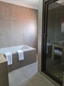 Et badeværelse på Silvakruin Guest House + 19 billeder