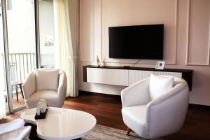 Et tv og/eller underholdning på Bentley Luxury Suite - ON320 Colombo 02 + 39 billeder