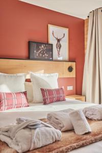 En eller flere senge i et værelse på Hotel L'Ecrin Blanc by Odalys