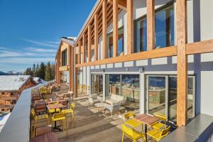 En balkon eller terrasse på Hotel L'Ecrin Blanc by Odalys