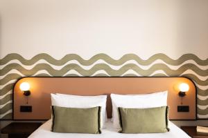 En eller flere senge i et værelse på Ikonik Marengo