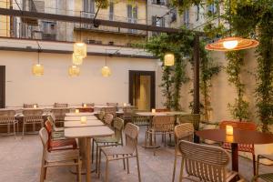 En restaurant eller et andet spisested på Ikonik Marengo