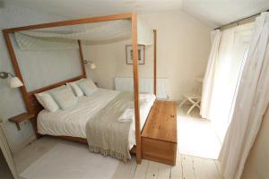 En eller flere senge i et værelse på 2 Bed in Mumbles oc-hh133