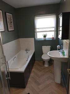 Koupelna v ubytování Brady Accommodation + 19 fotografií