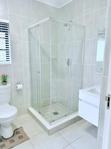 Et badeværelse på Ballito Hills Unit 1001