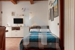 Postel nebo postele na pokoji v ubytování Homiday - Tuscany House - Parcheggio e Giardino Privato