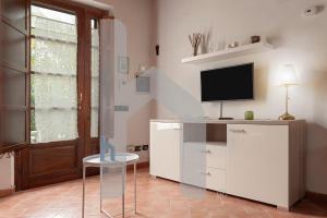 TV a/nebo společenská místnost v ubytování Homiday - Tuscany House - Parcheggio e Giardino Privato