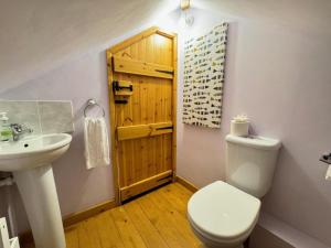 Et badeværelse på 3 Bed in Overton oc-hh2103 + 22 billeder