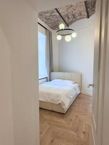 En eller flere senge i et værelse på Luxury Residence Prime Location Parking