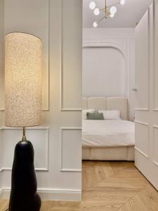 En eller flere senge i et værelse på Luxury Residence Prime Location Parking