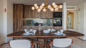 Billede fra billedgalleriet på Estoril Upscale Apartment with Pool by LovelyStay i Estoril