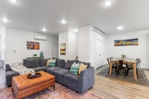 Χώρος καθιστικού στο Tablerock Townhome