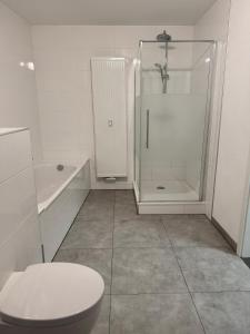 Ένα μπάνιο στο Ferienwohnungen am Markt