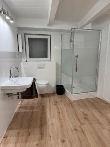 Ένα μπάνιο στο Ferienwohnungen am Markt