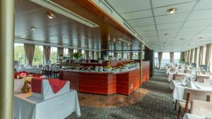 En restaurant eller et andet spisested på Arielle Queen Flusskreuzfahrtschiff